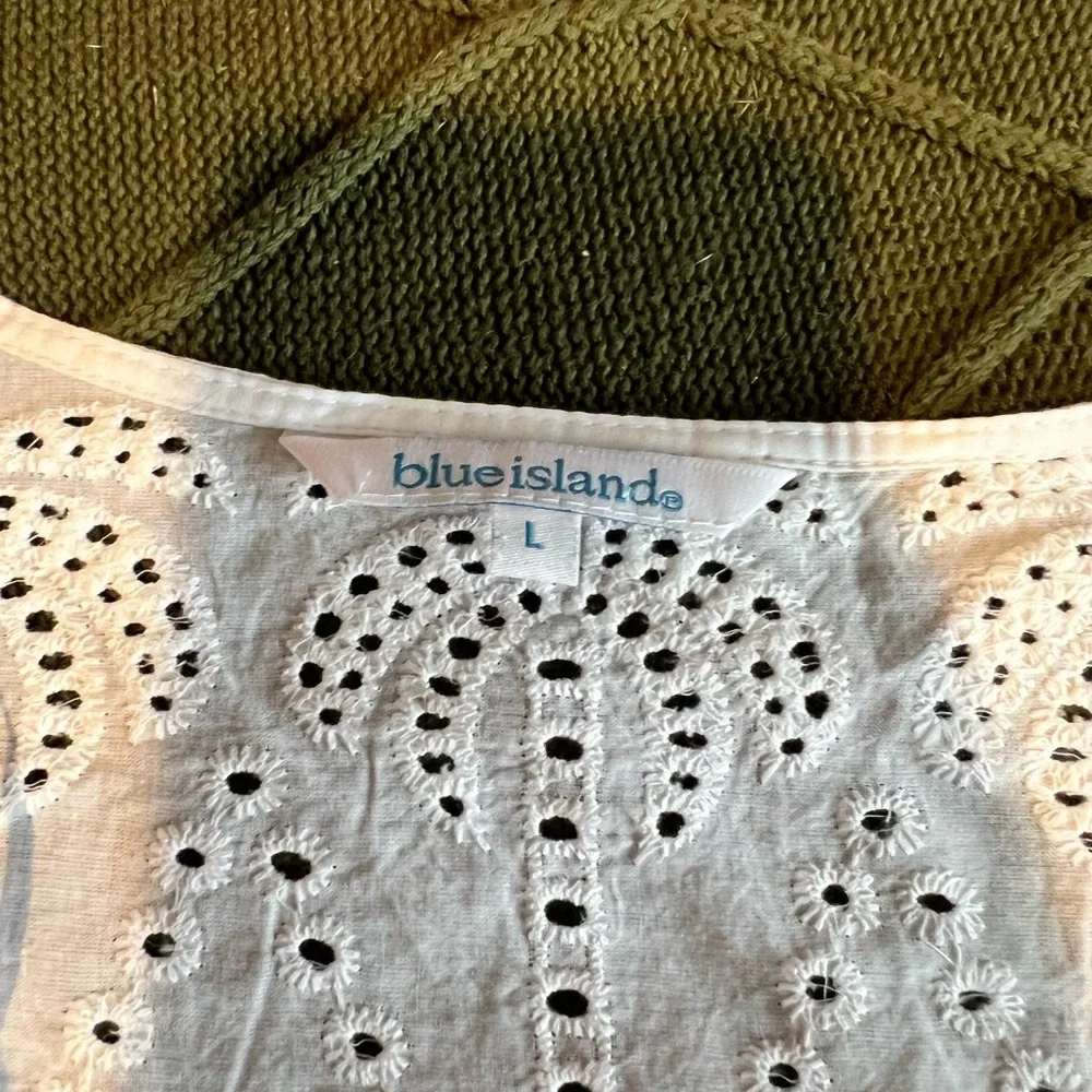 White Eyelet Lace Top and Shorts Set / Beach Coverup - Picture 11 of 15